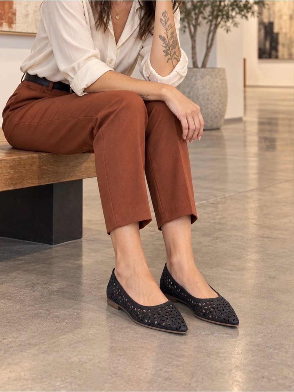 LC Lauren Conrad Cecta black pointed-toe flats 8.5